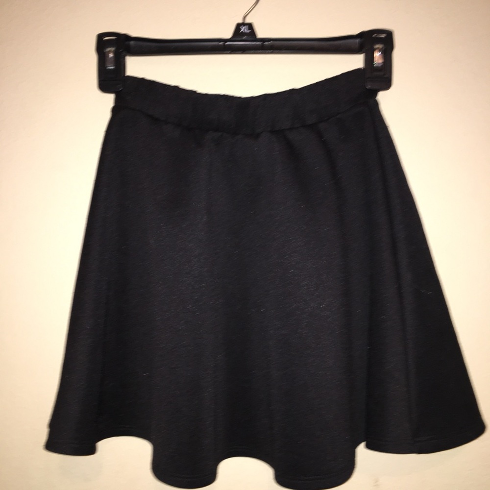 Super cute black skater skirt 🖤🥰 (XS)